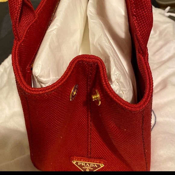 Prada Canapa - Picture 9 of 9